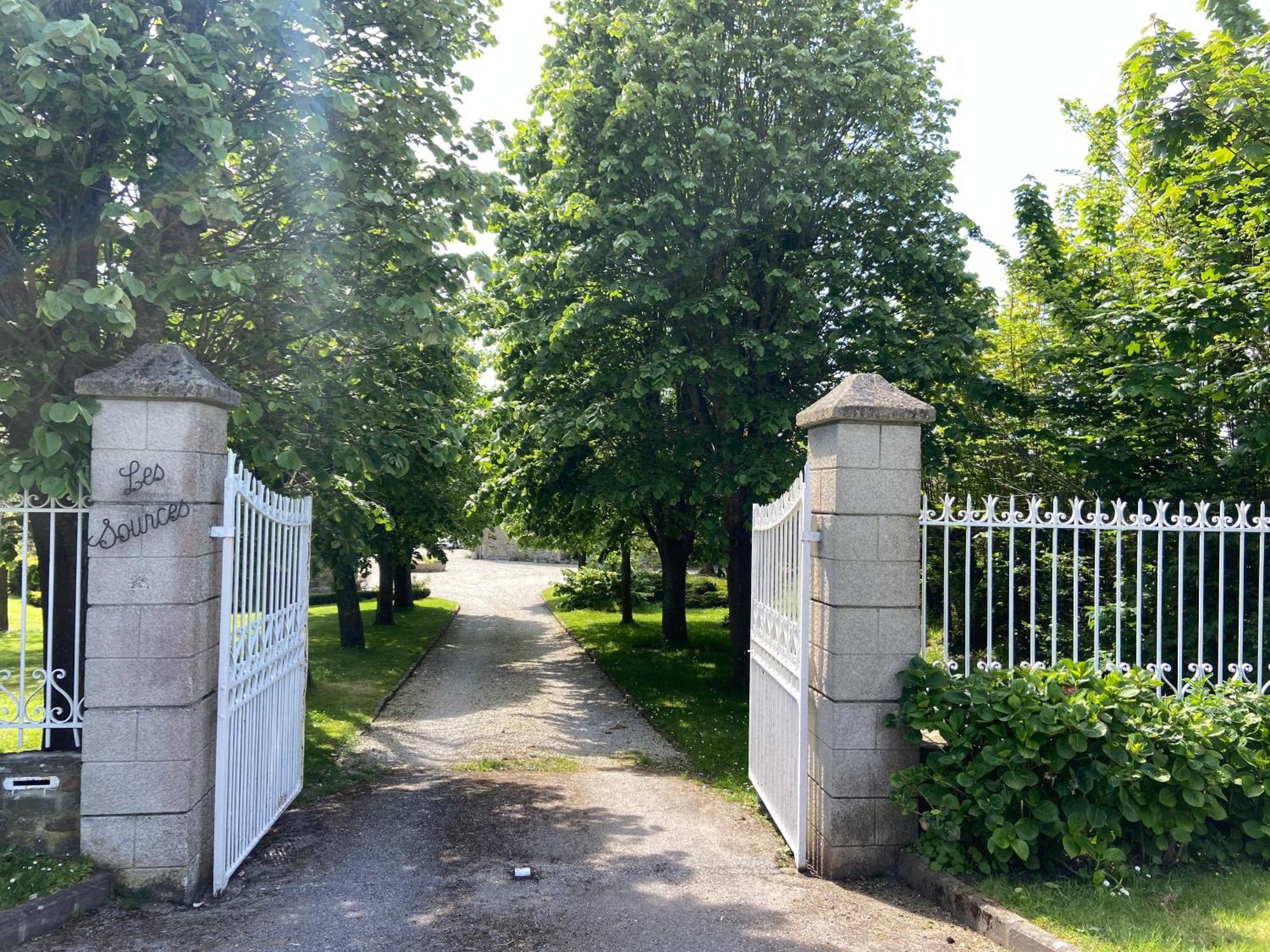 Chambres D'Hotes & Gites - Domaine Les Sources Portbail Luaran gambar
